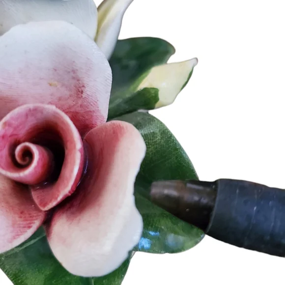 Vintage Capodimonte Flower Basket With 2 Roses And 2 Buds - Picture 6 of 9